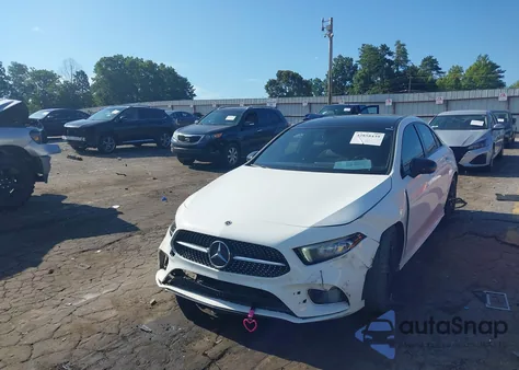 2021 Mercedes-Benz A z USA, uszkodzony, nr VIN W1K3G4EB4MJ268565